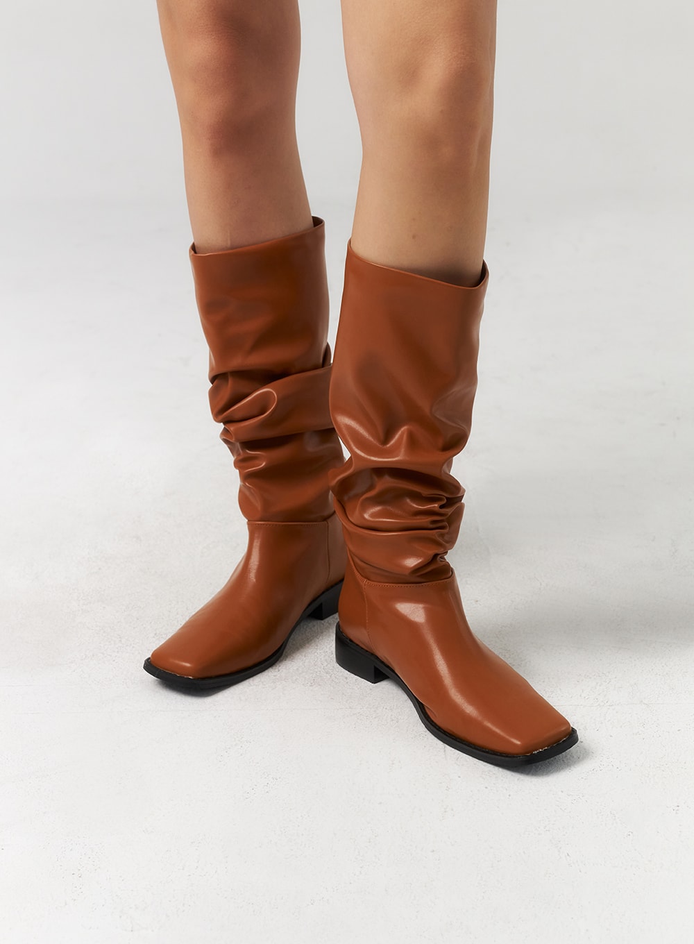 Quadratic Toe Boots up to the Calf CU329