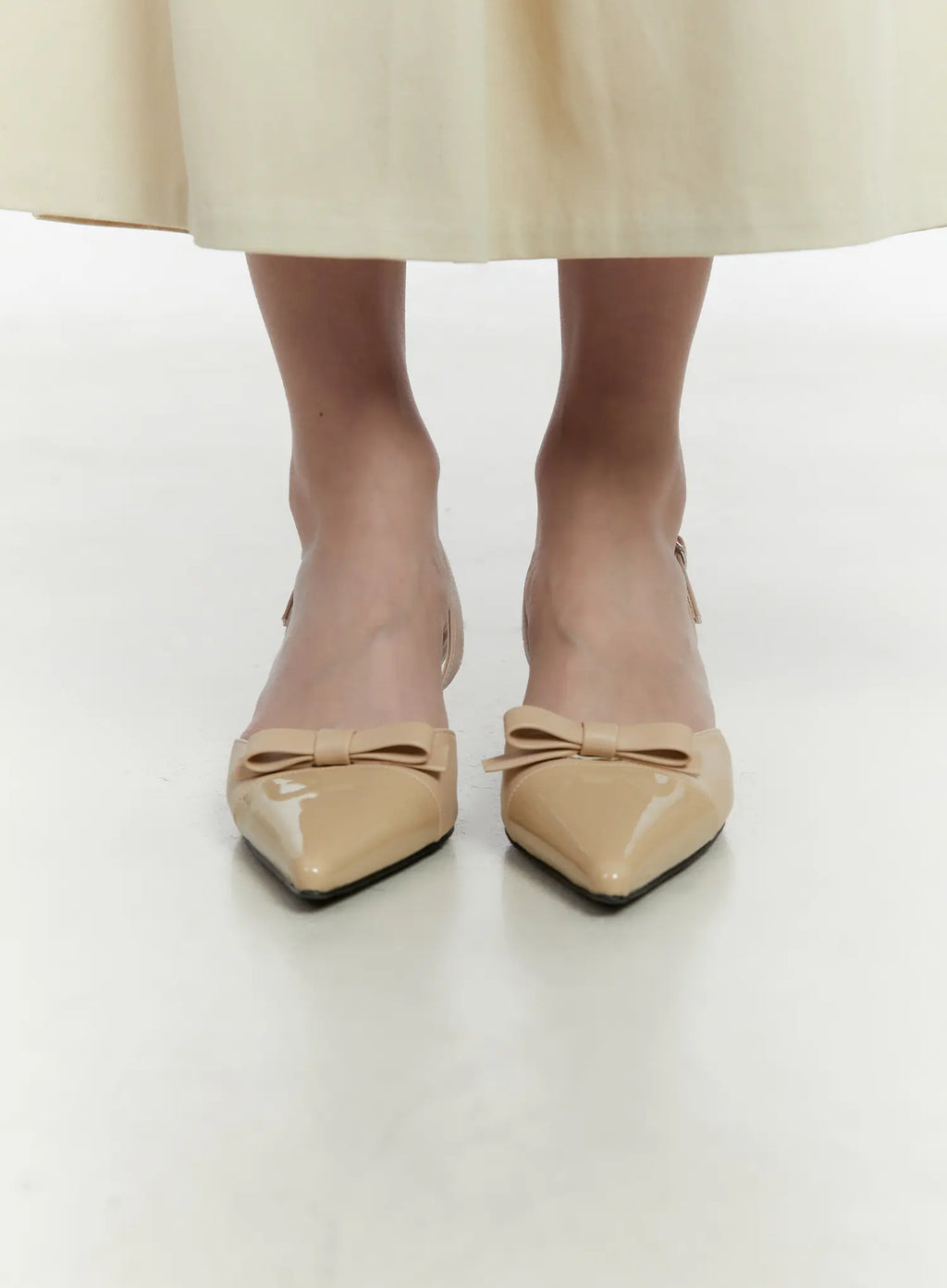 Elegant Pointed Pumps F502