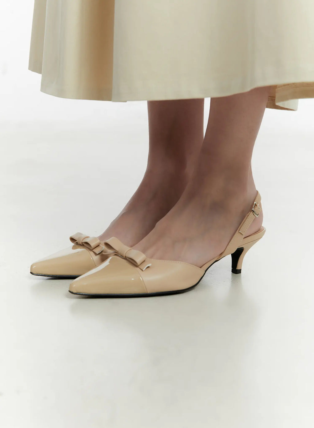 Elegant Pointed Pumps F502