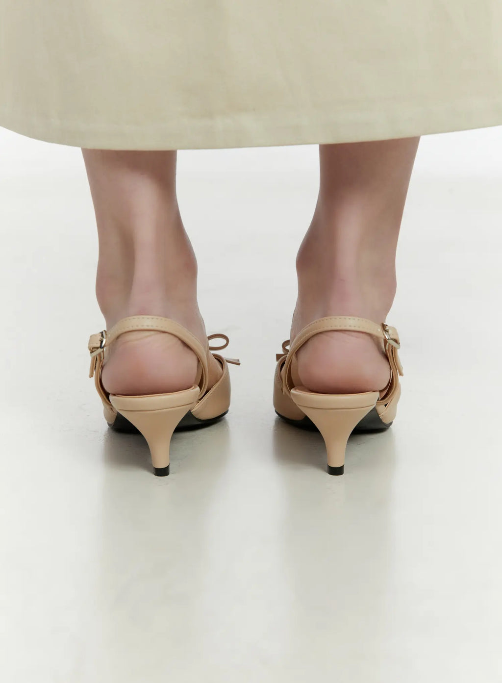 Elegant Pointed Pumps F502