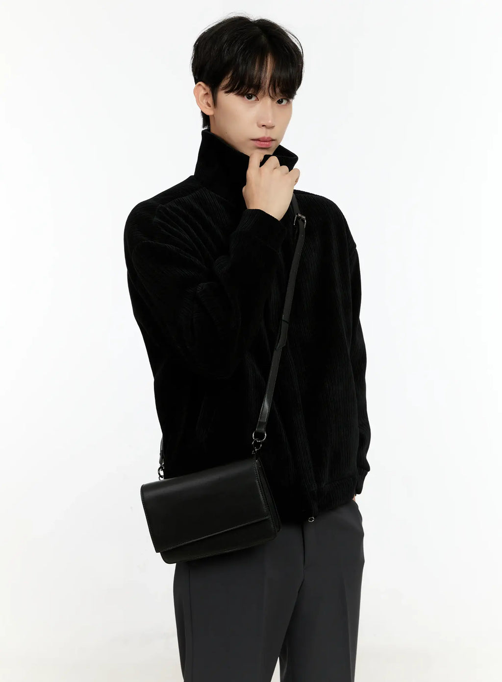 Minimalistic Medium-sized Shoulder Bag IO531