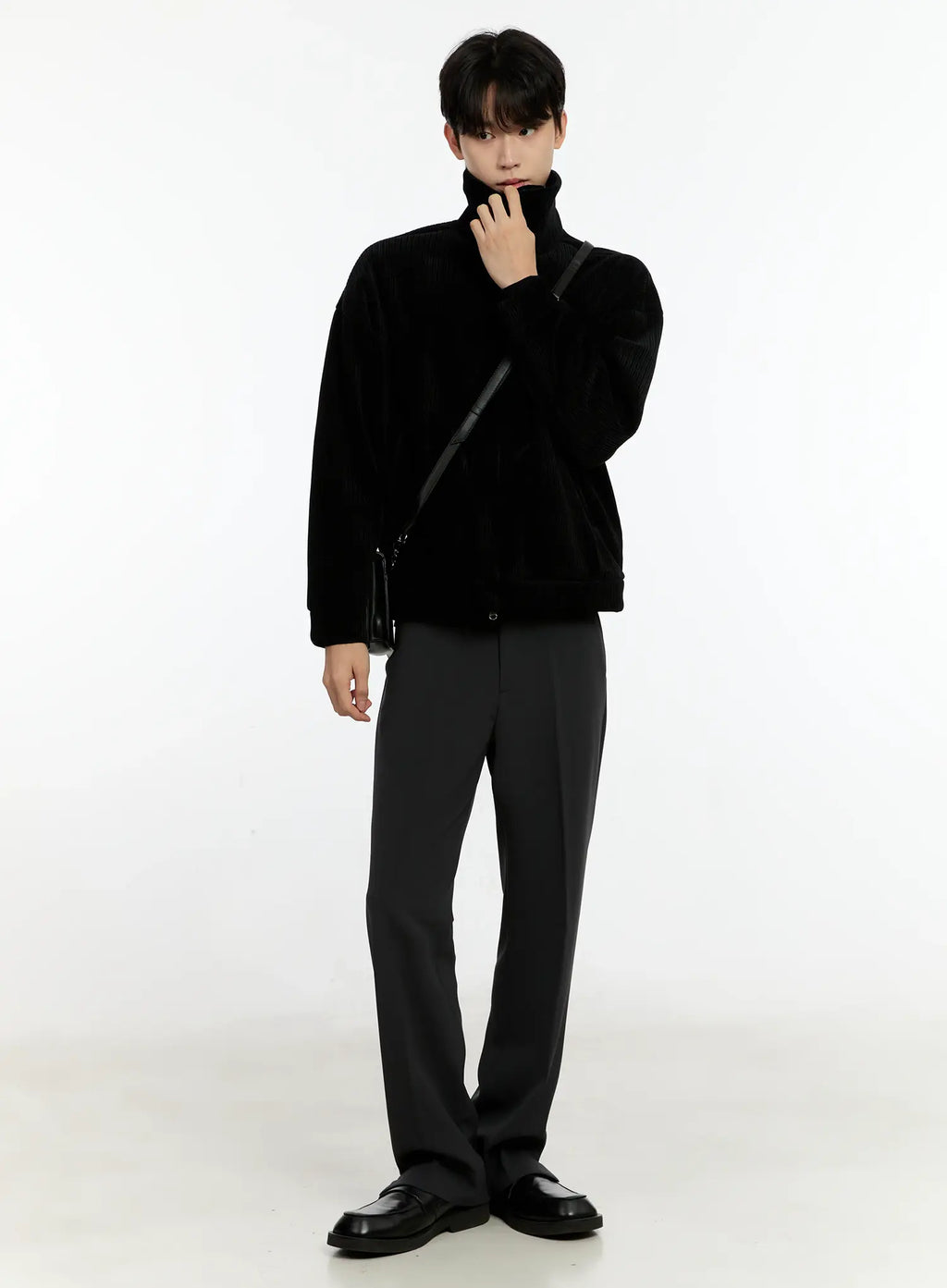 Minimalistic Medium-sized Shoulder Bag IO531
