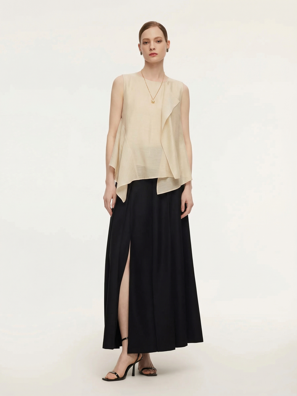 Women's top with ruffles made of lyocell blend