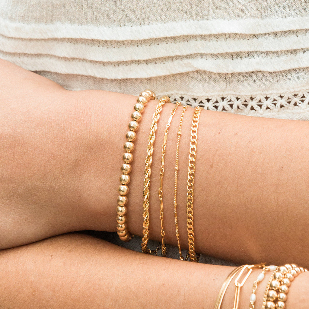 Delicate Wristwatch with Satellite Chain