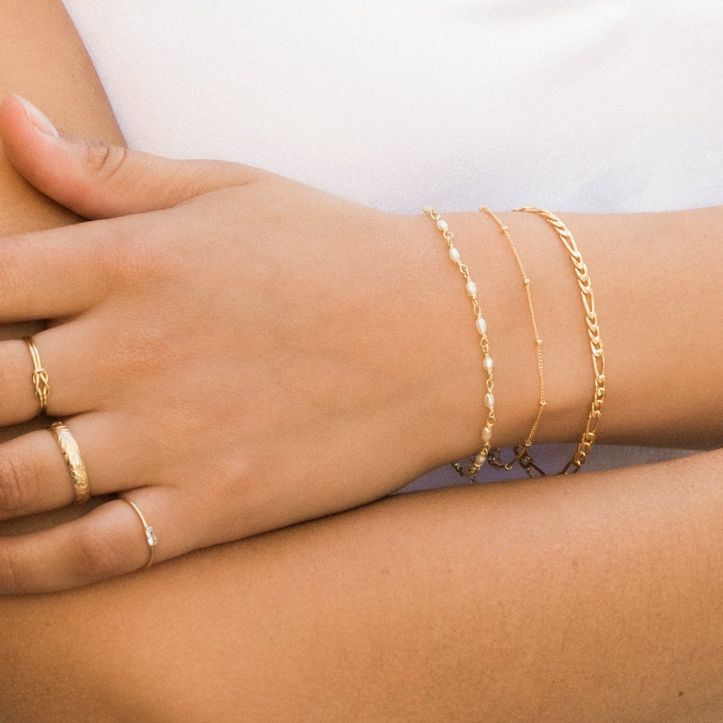 Delicate Wristwatch with Satellite Chain