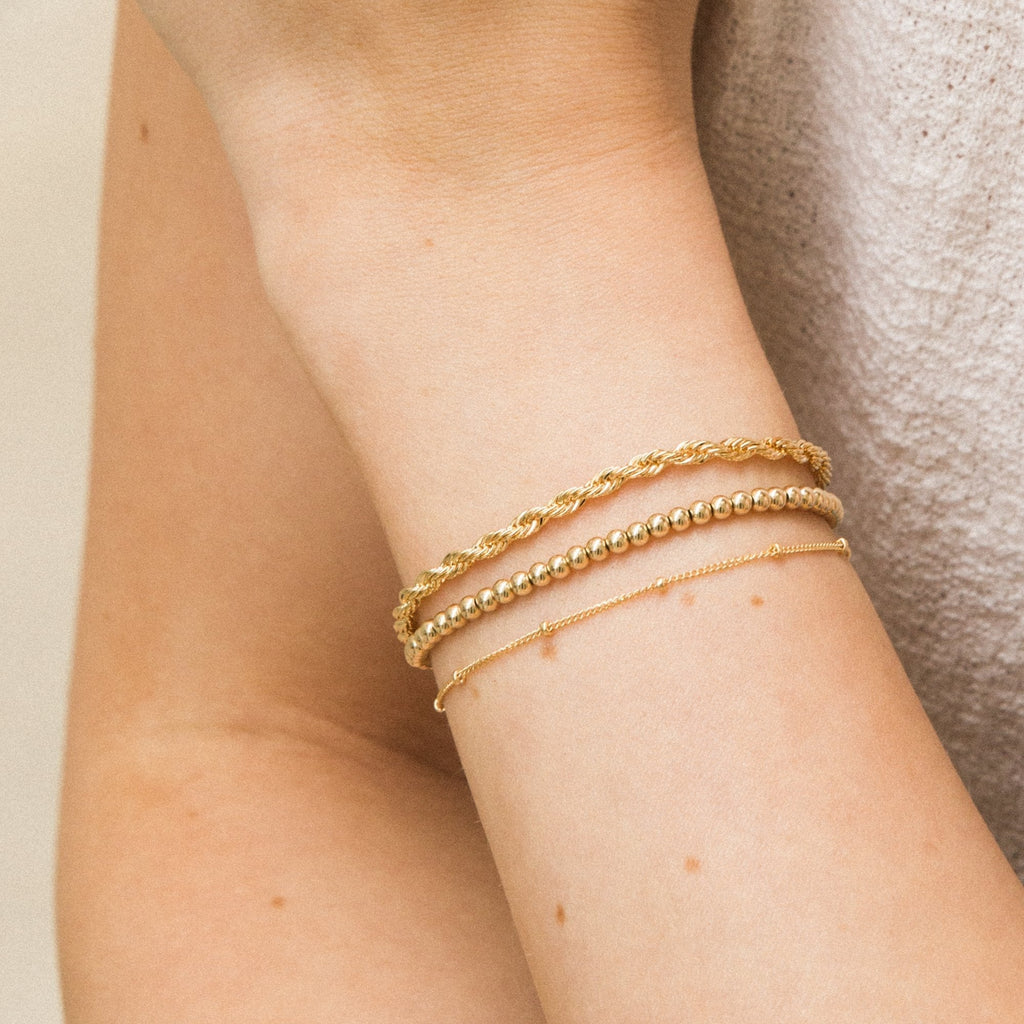 Delicate Wristwatch with Satellite Chain