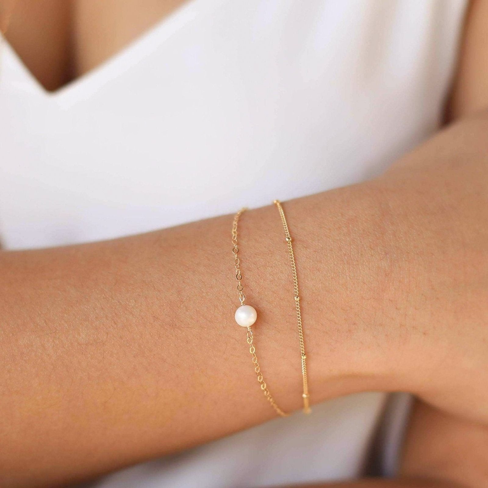 Delicate Wristwatch with Satellite Chain