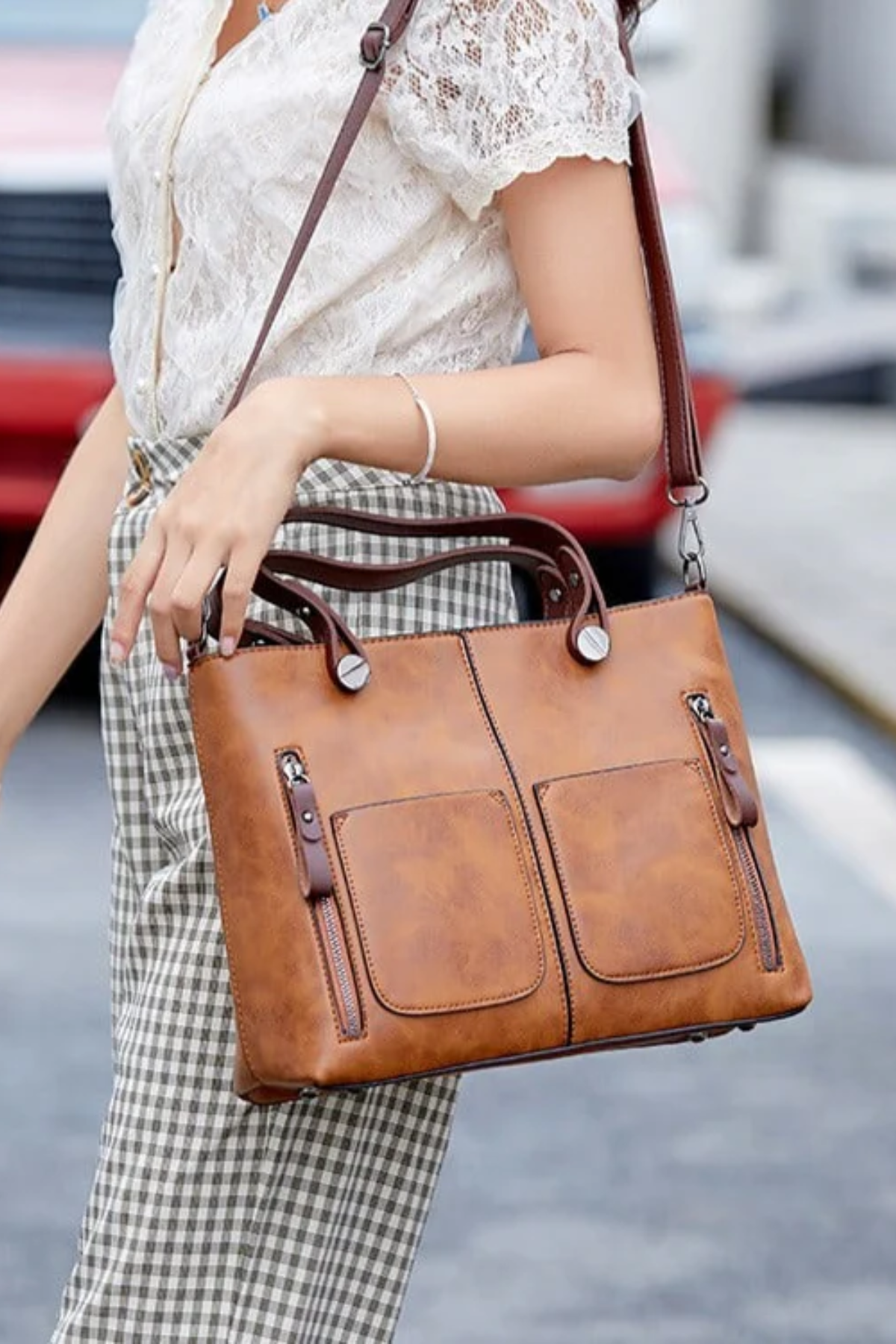 Leather Shoulder Bag Britney – Elegant and Timeless