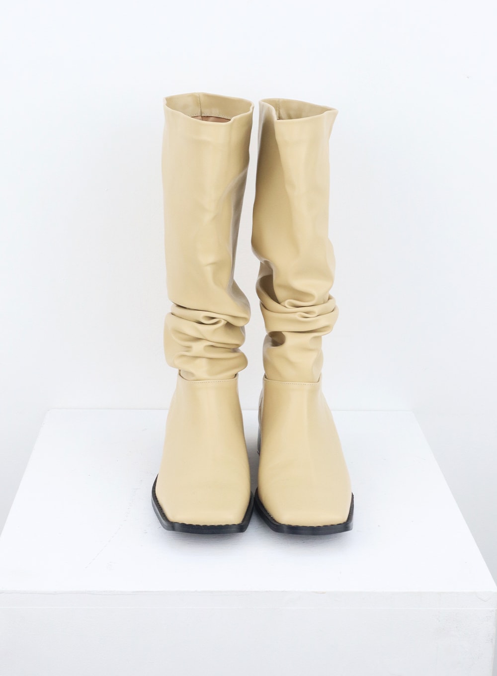 Quadratic Toe Boots up to the Calf CU329