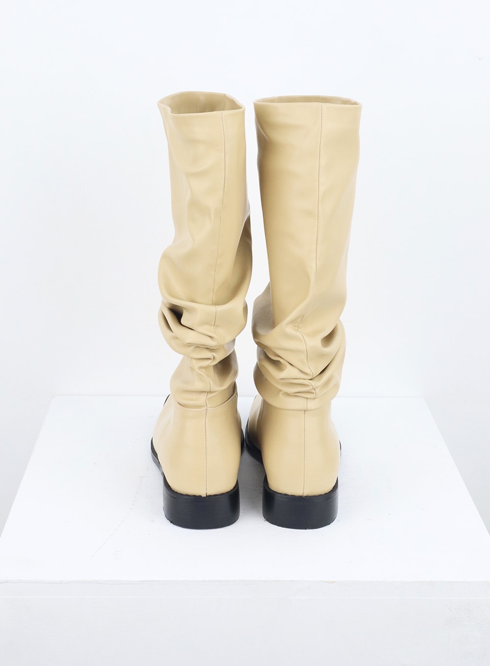 Quadratic Toe Boots up to the Calf CU329