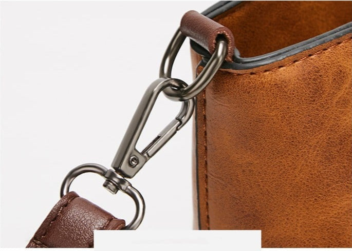Leather Shoulder Bag Britney – Elegant and Timeless