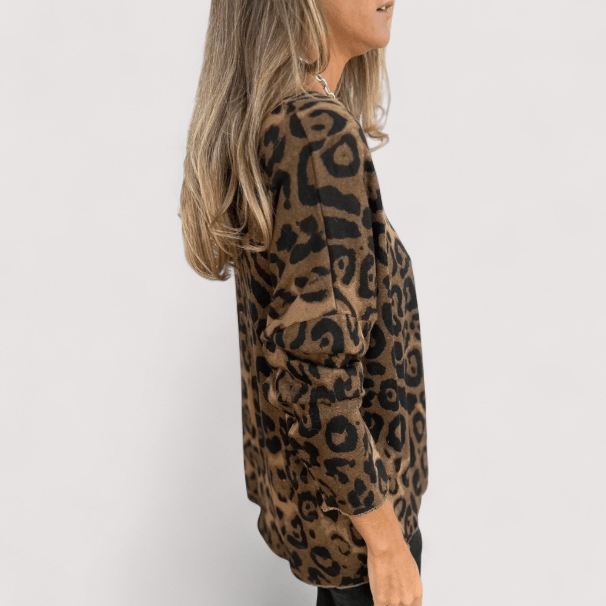 Zlata™ | Lightweight Women's Top with Leopard Print