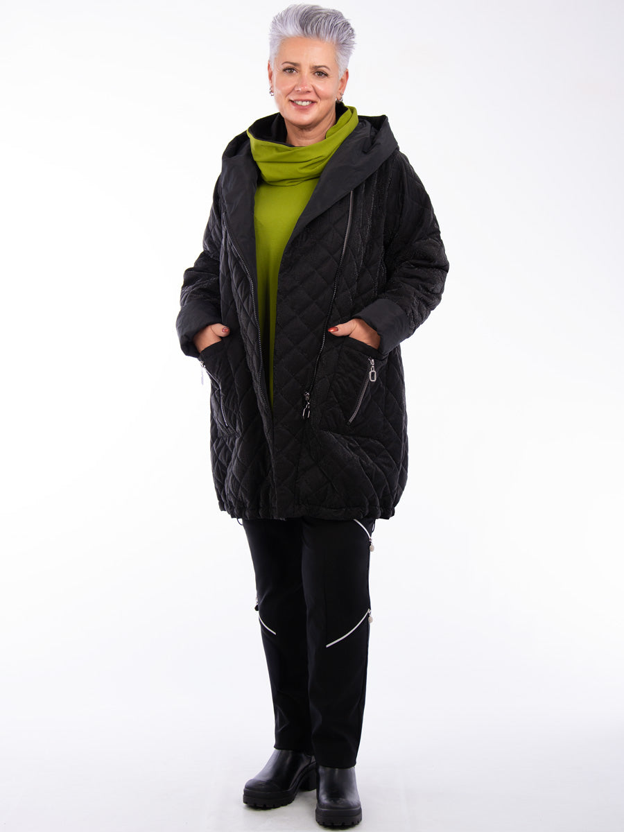 Isolde | Lightweight, quilted coat with a glossy surface