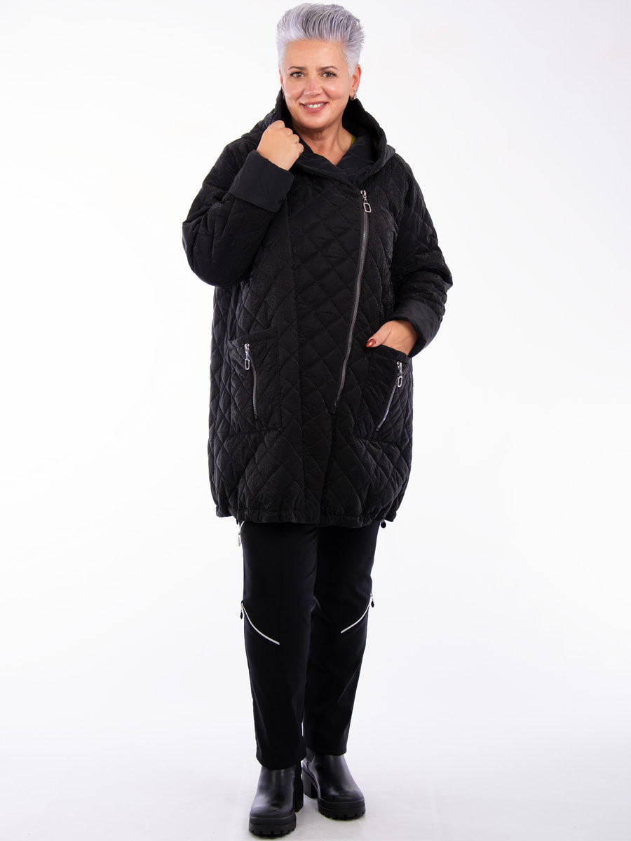 Isolde | Lightweight, quilted coat with a glossy surface