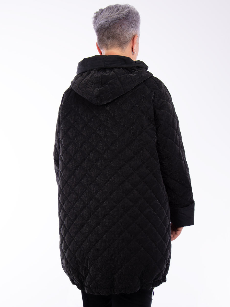 Isolde | Lightweight, quilted coat with a glossy surface