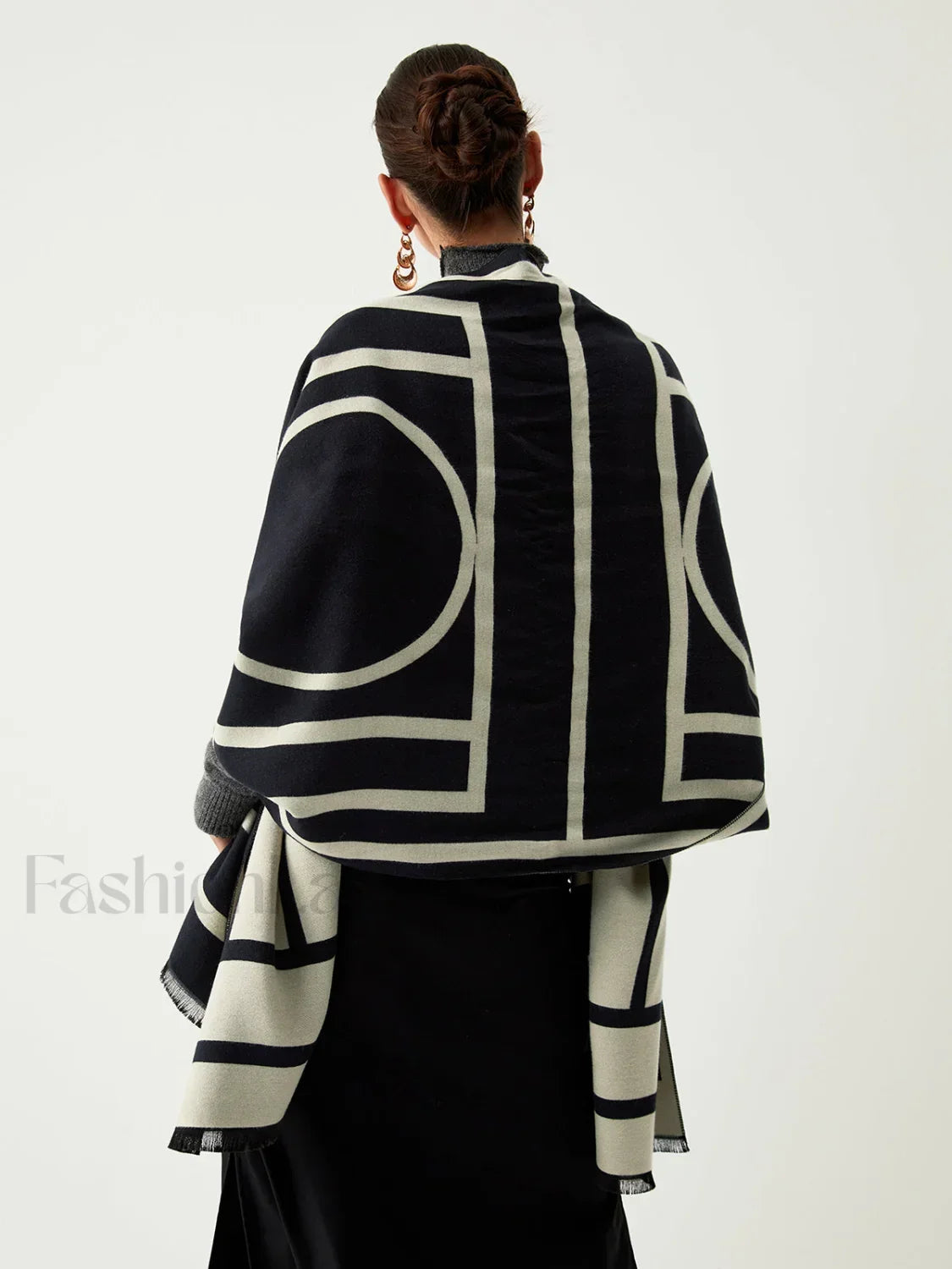 Geo | Scarf in Geometric Pattern
