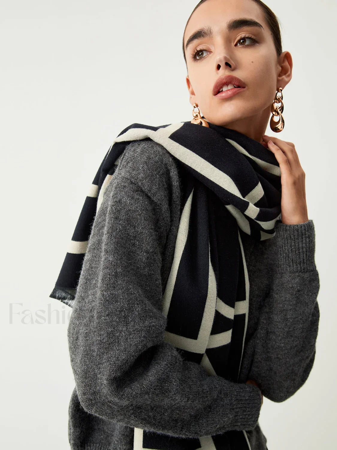 Geo | Scarf in Geometric Pattern