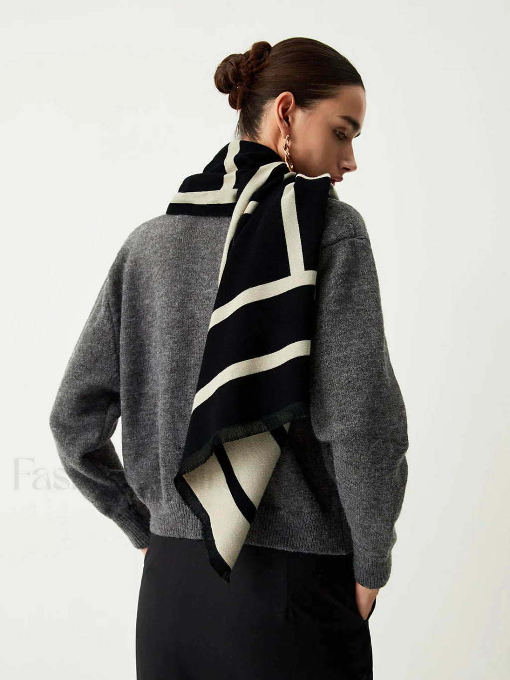 Geo | Scarf in Geometric Pattern