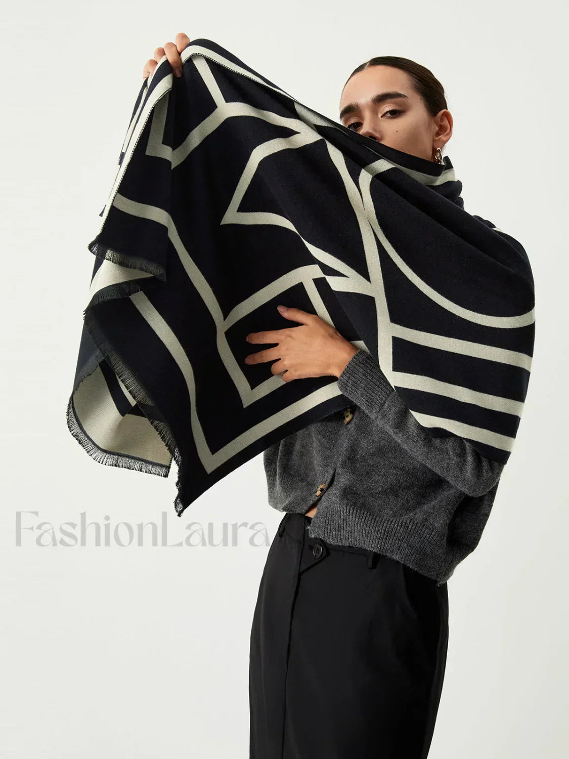 Geo | Scarf in Geometric Pattern
