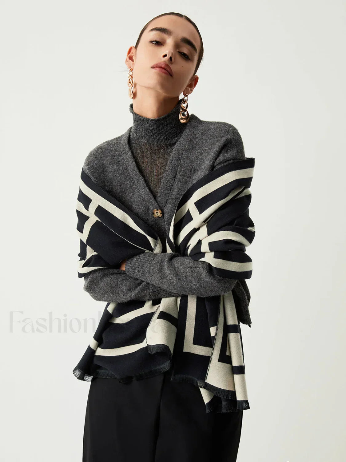 Geo | Scarf in Geometric Pattern